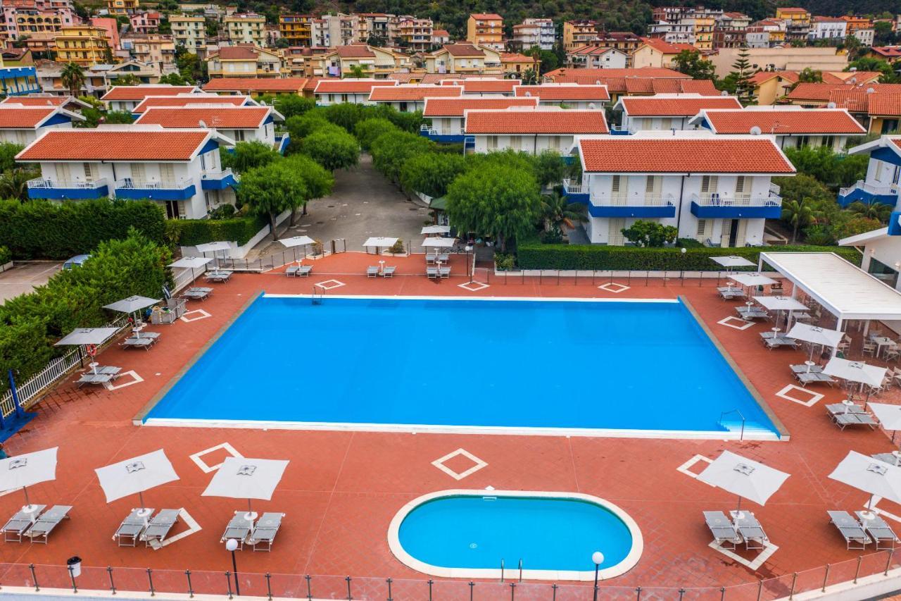Riviera Del Sole Hotel Resort Spa Пираино Экстерьер фото