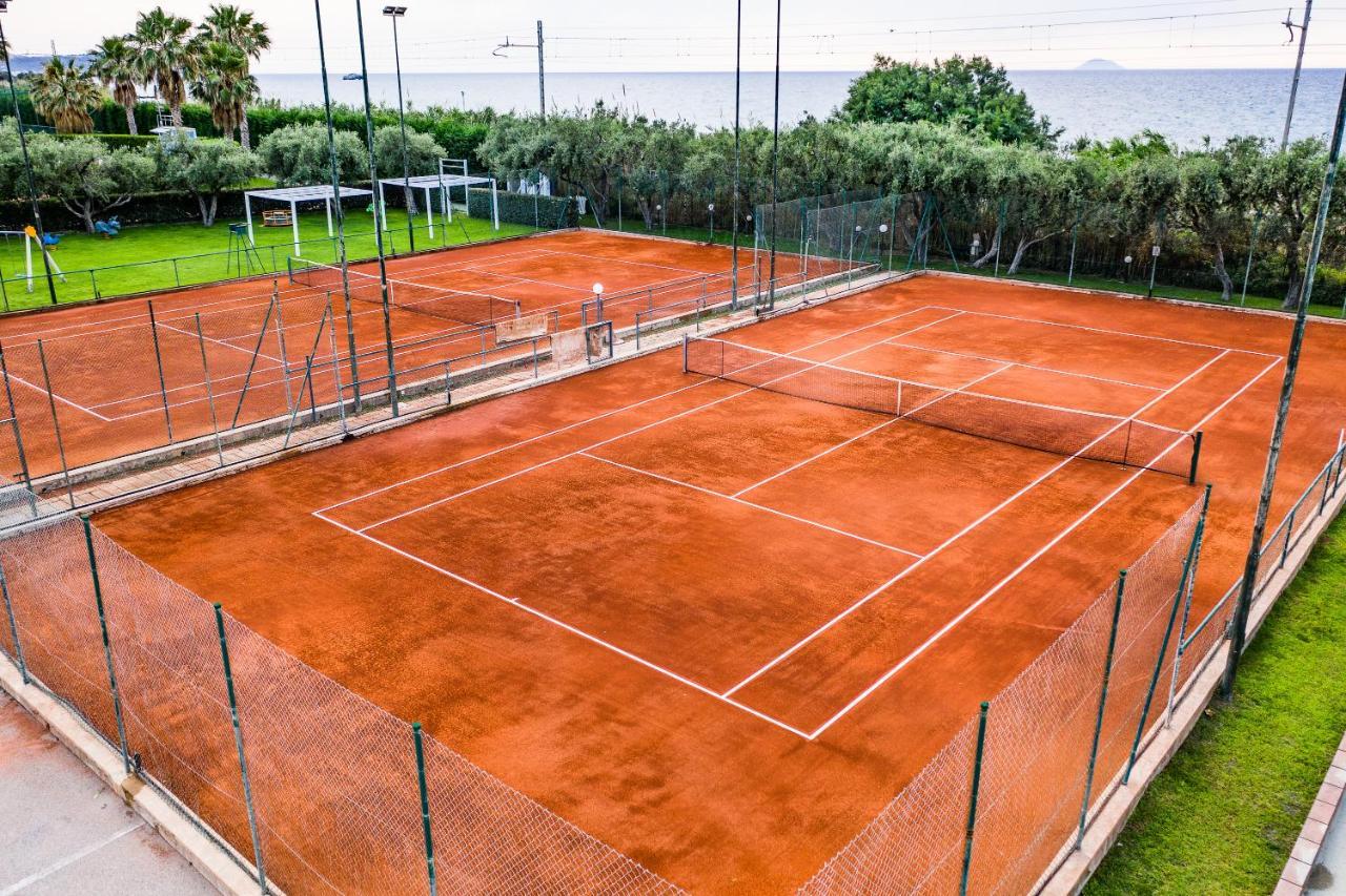 Riviera Del Sole Hotel Resort Spa Пираино Экстерьер фото