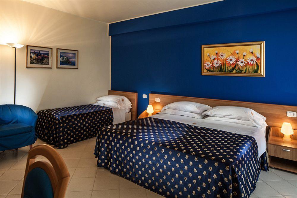 Riviera Del Sole Hotel Resort Spa Пираино Экстерьер фото