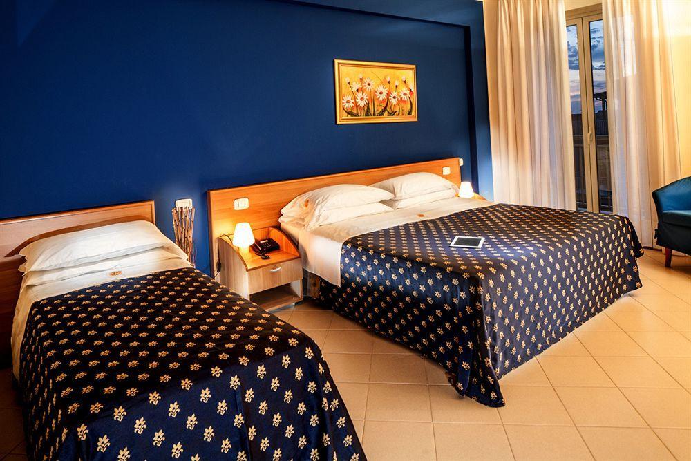 Riviera Del Sole Hotel Resort Spa Пираино Экстерьер фото