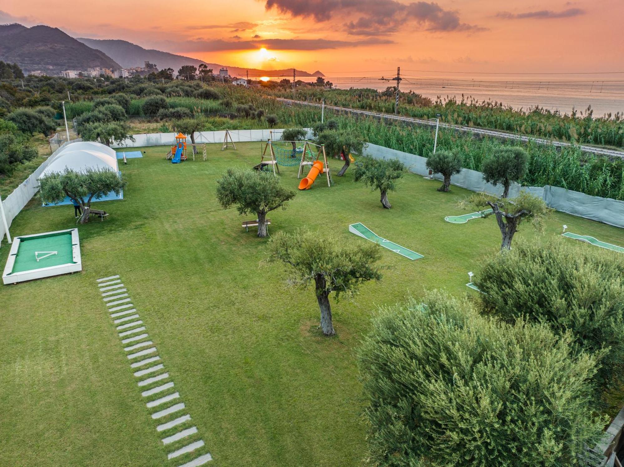 Riviera Del Sole Hotel Resort Spa Пираино Экстерьер фото