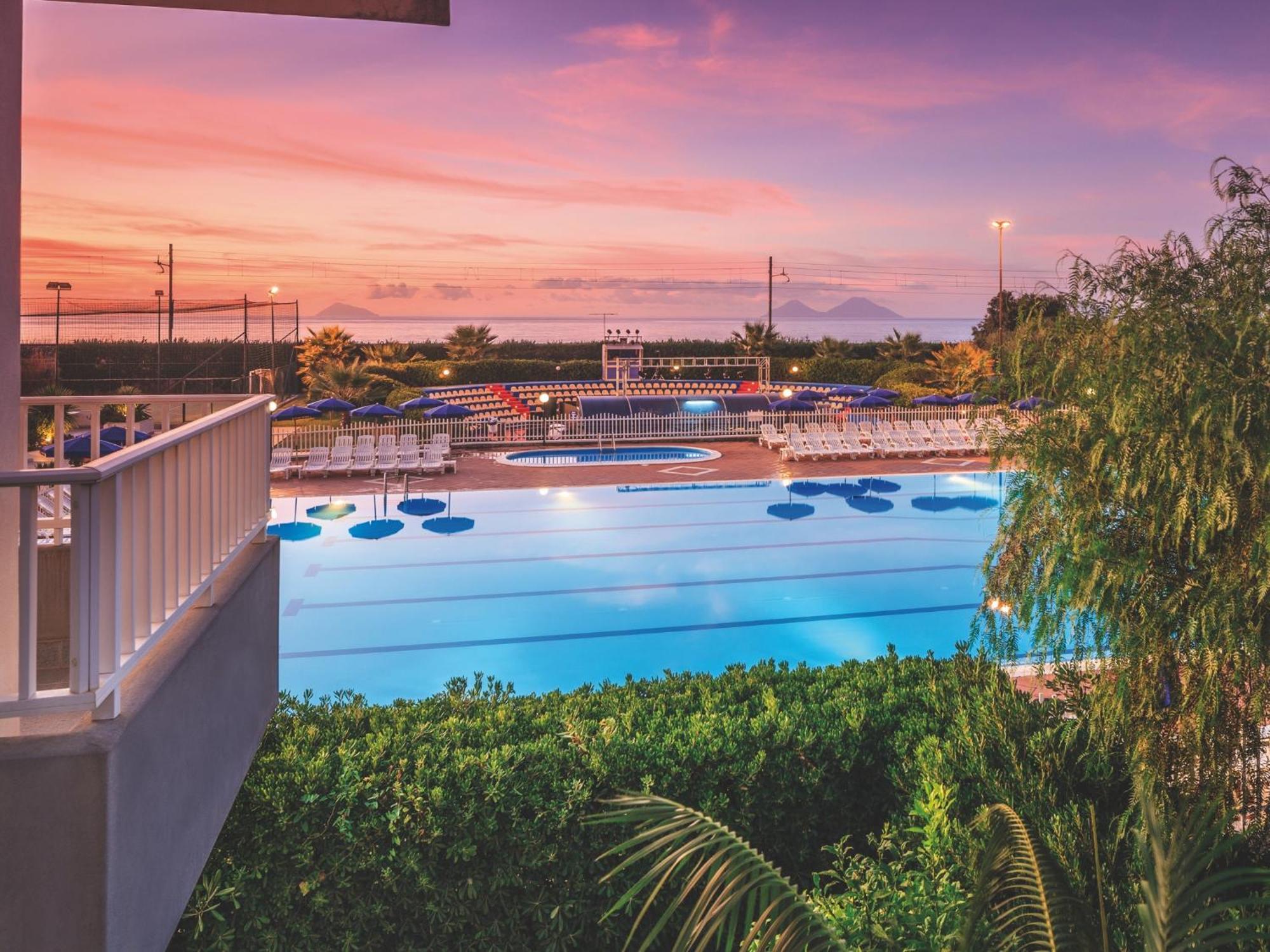 Riviera Del Sole Hotel Resort Spa Пираино Экстерьер фото