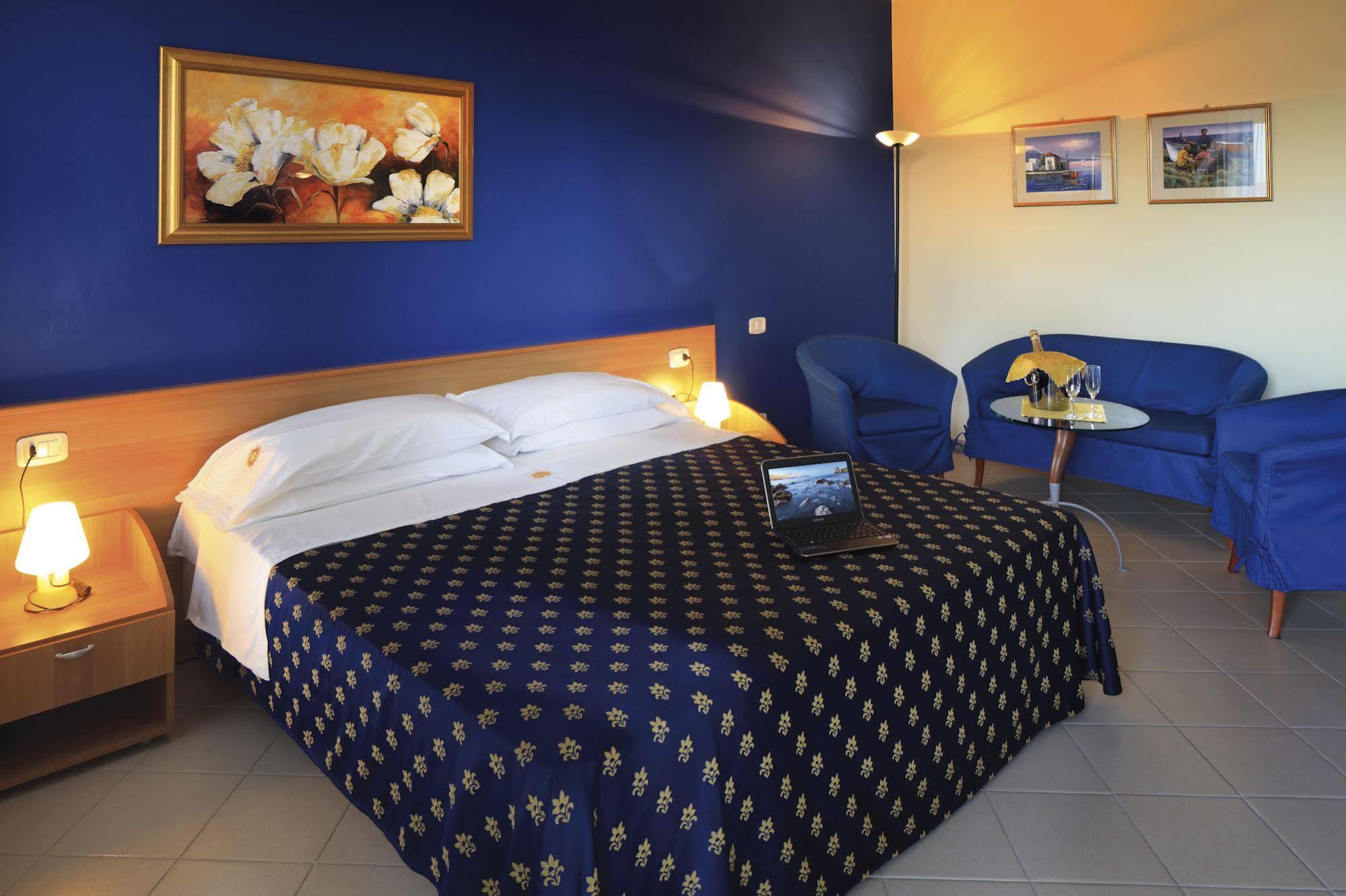 Riviera Del Sole Hotel Resort Spa Пираино Экстерьер фото